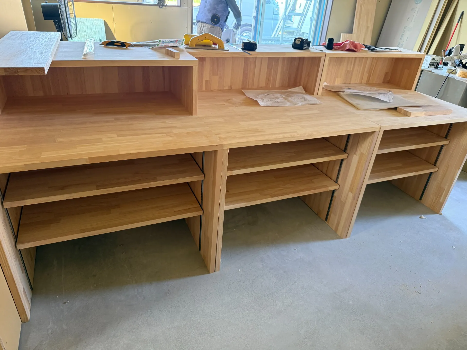 店舗づくり｜造作カウンターの製作が進んでいます